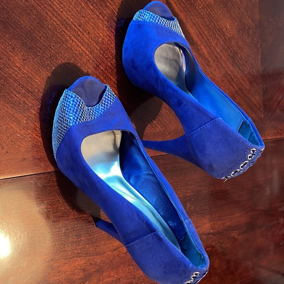 Charlotte Russe. Blue open toe pumps. - Picture 4 of 4